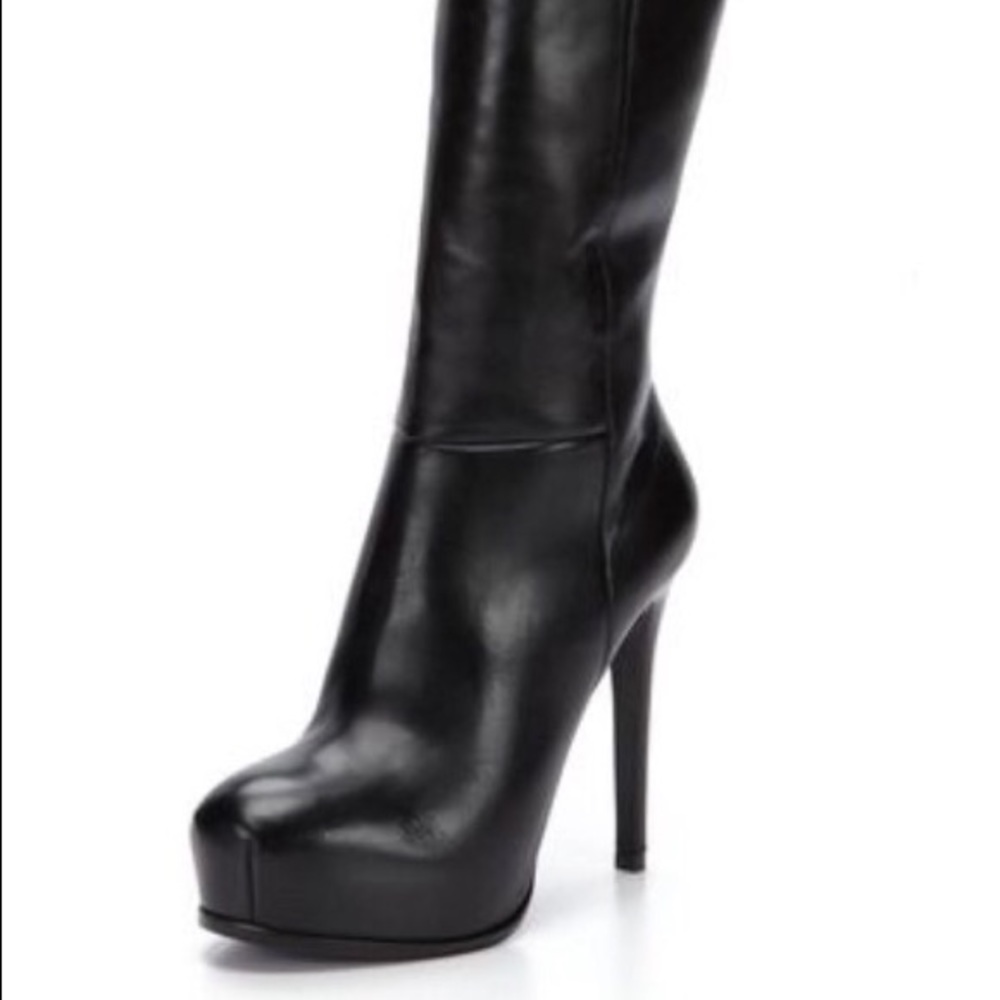 Pour La Victorie Leather "Beret" Platform Boots